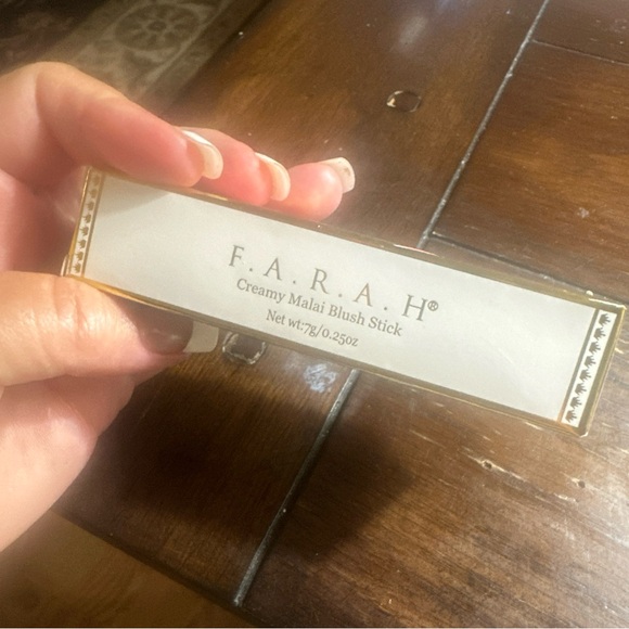 Creamy Pink Lipstick - Picture 3 of 3